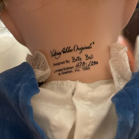 Vintage music doll 1989 Victoria Ashlea Originals designed by Bette Ball - Picture 12 of 15